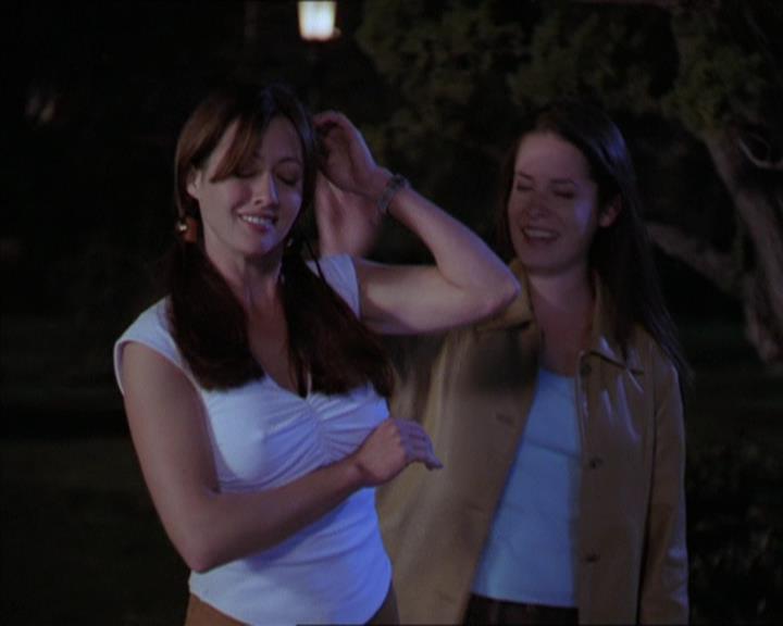Charmed-Online-dot-320LookWhosBarking2198.jpg