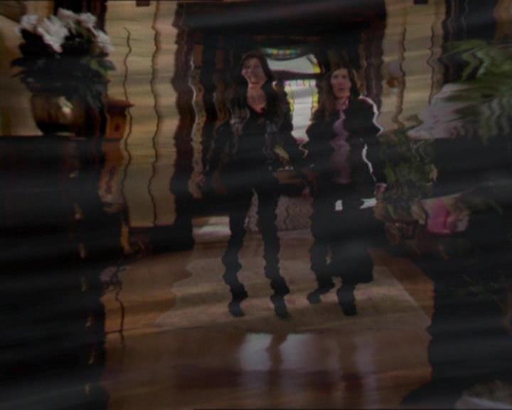 Charmed-Online-dot-322AllHellBreaksLoose0103.jpg