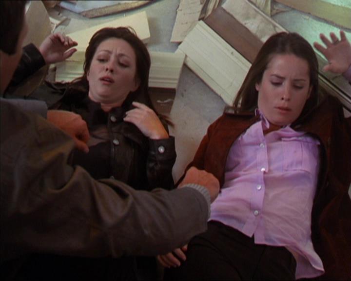 Charmed-Online-dot-322AllHellBreaksLoose0171.jpg