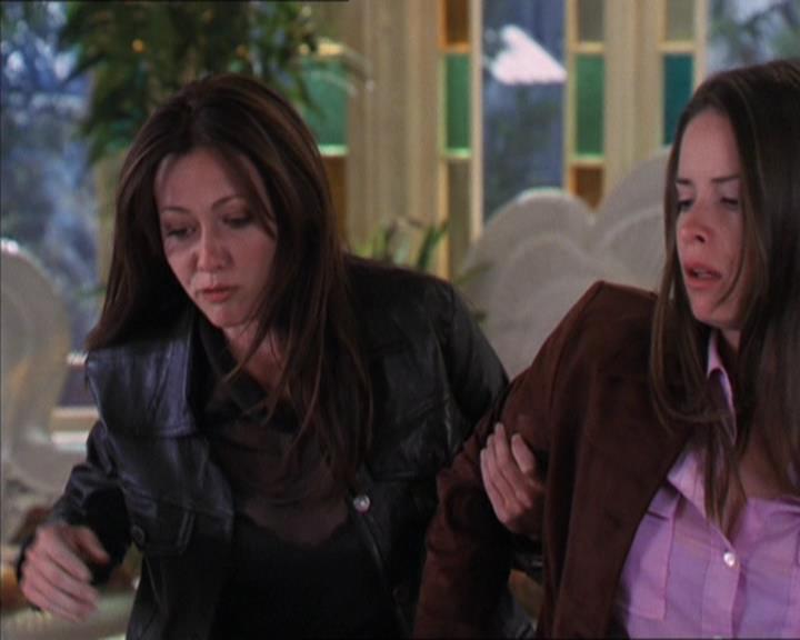 Charmed-Online-dot-322AllHellBreaksLoose0196.jpg