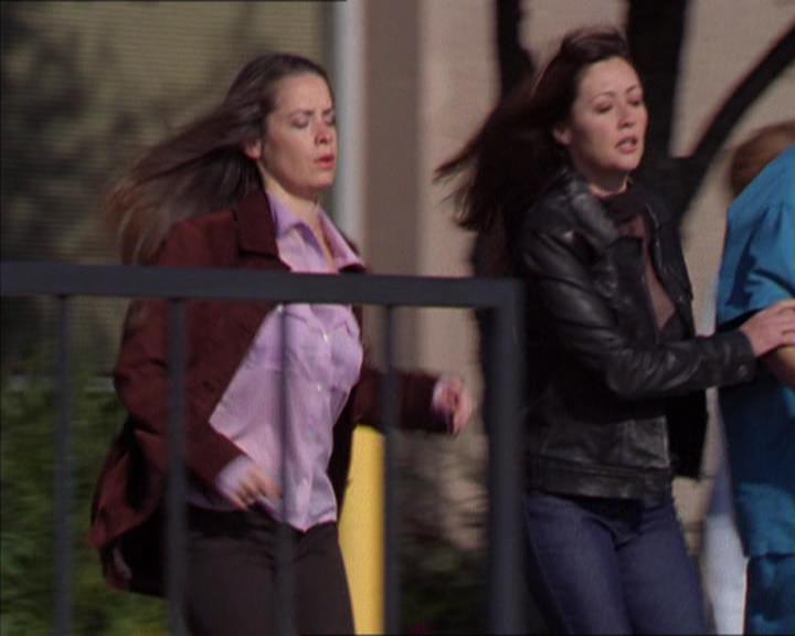 Charmed-Online-dot-322AllHellBreaksLoose1087.jpg Charmed-Online-dot-322AllHellBreaksLoose1087.jpg