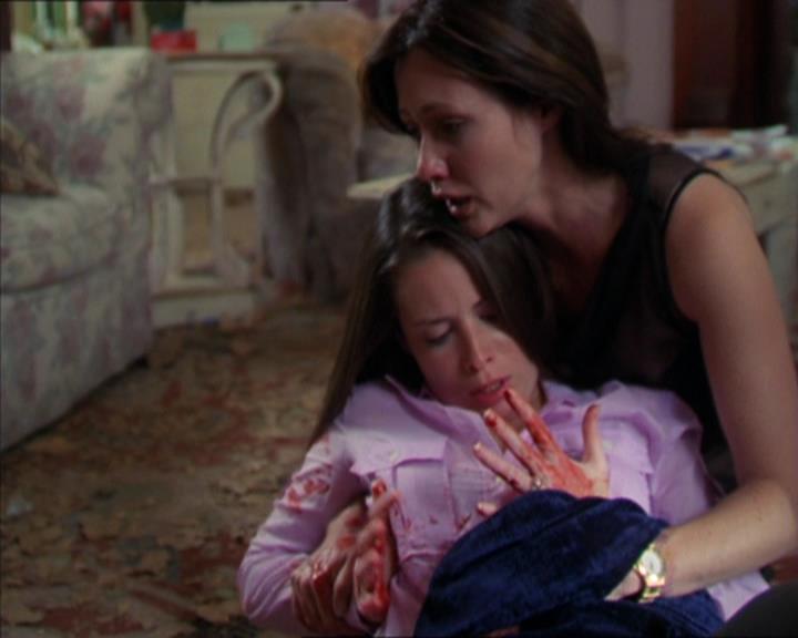 Charmed-Online-dot-322AllHellBreaksLoose1653.jpg Charmed-Online-dot-322AllHellBreaksLoose1653.jpg