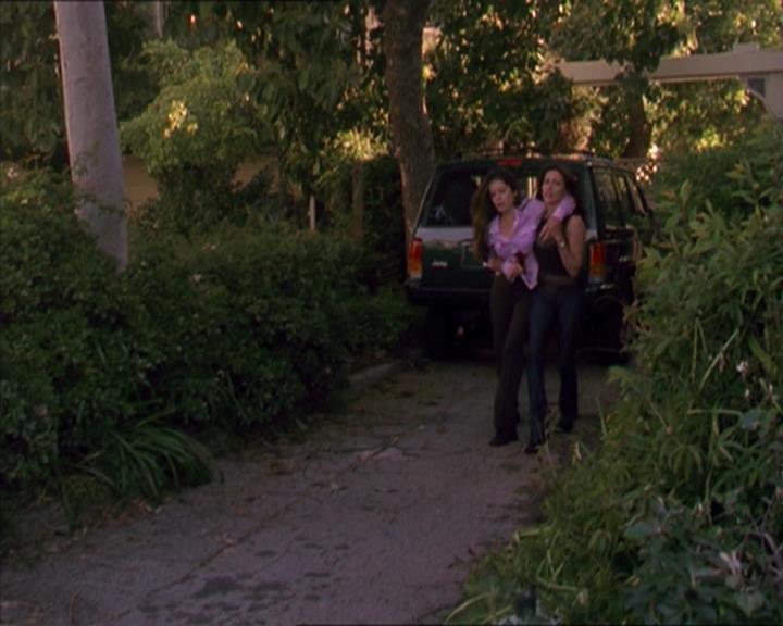 Charmed-Online-dot-322AllHellBreaksLoose1672.jpg