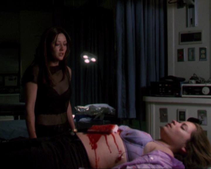 Charmed-Online-dot-322AllHellBreaksLoose2058.jpg