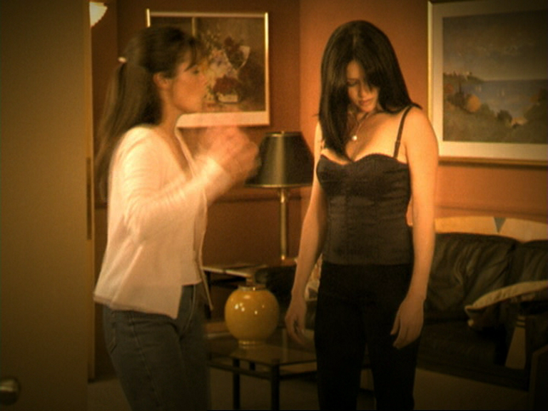 charmed-online_dot_net_OpeningCreditsS3-00015.png