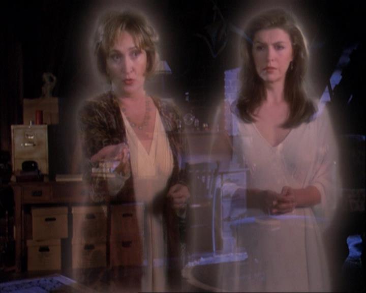 Charmed-Online_dot_net-4x01-2CharmedAgain1955.jpg