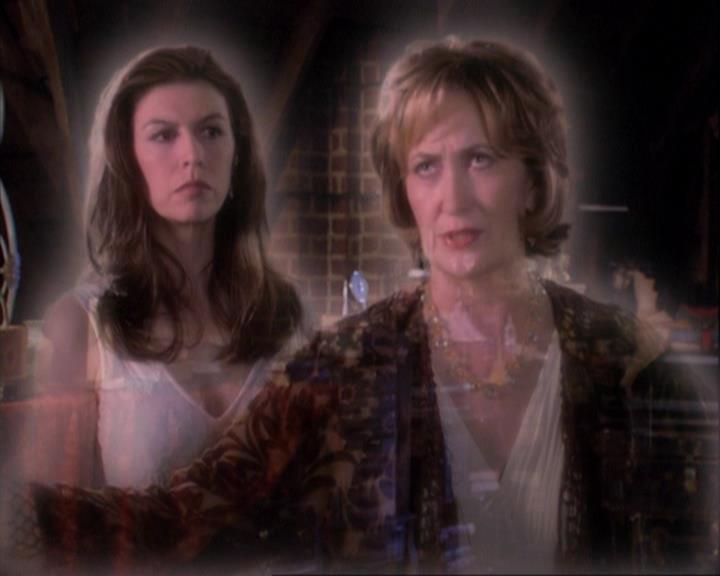 Charmed-Online_dot_net-4x01-2CharmedAgain2078.jpg