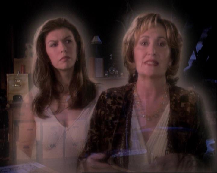 Charmed-Online_dot_net-4x01-2CharmedAgain2154.jpg