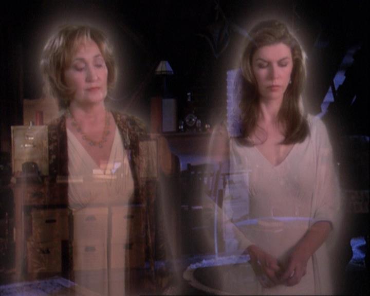 Charmed-Online_dot_net-4x01-2CharmedAgain2198.jpg