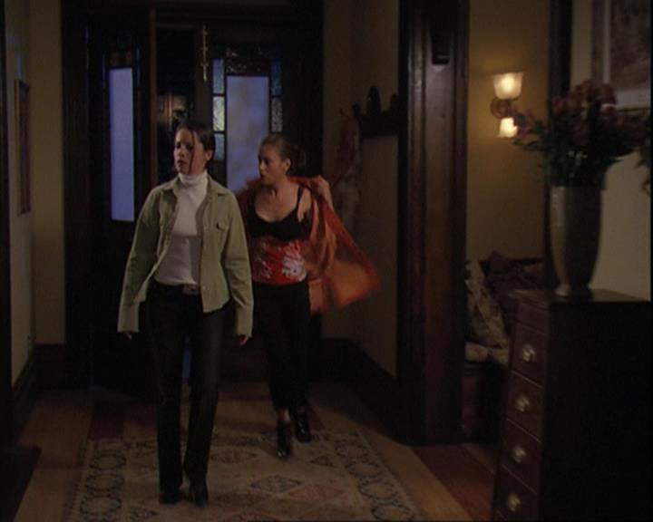 Charmed-Online_dot_net-4x01-2CharmedAgain4125.jpg