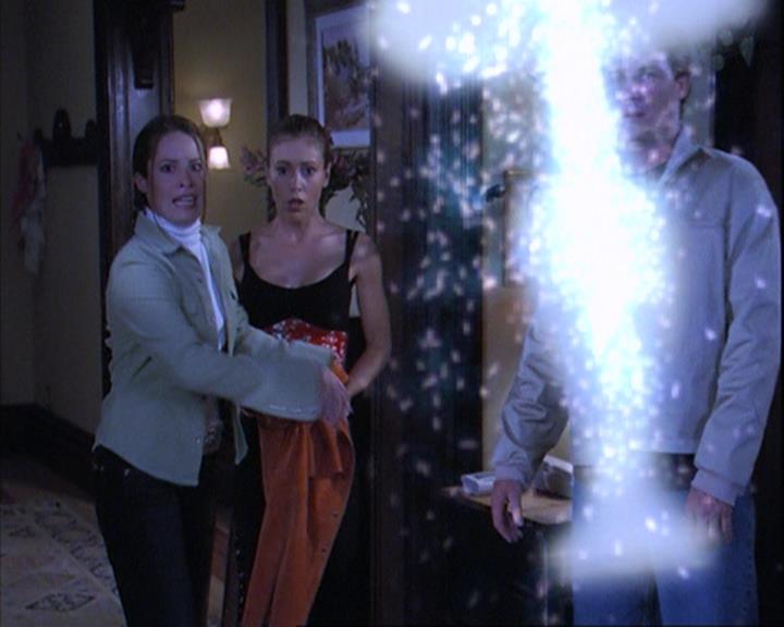 Charmed-Online_dot_net-4x01-2CharmedAgain4135.jpg