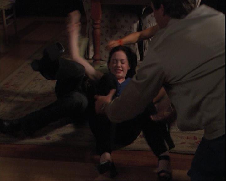 Charmed-Online_dot_net-4x01-2CharmedAgain4147.jpg