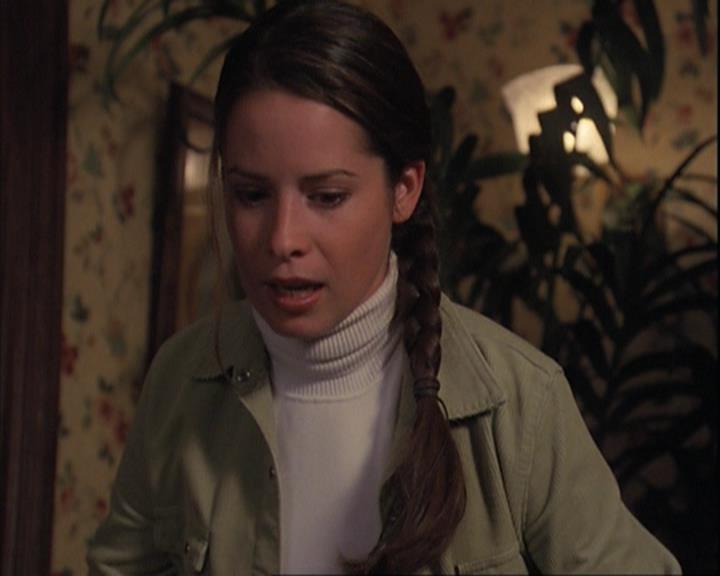 Charmed-Online_dot_net-4x01-2CharmedAgain4153.jpg