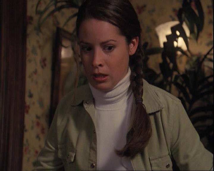 Charmed-Online_dot_net-4x01-2CharmedAgain4155.jpg
