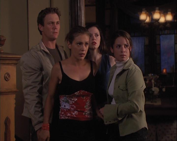 Charmed-Online_dot_net-4x01-2CharmedAgain4274.jpg