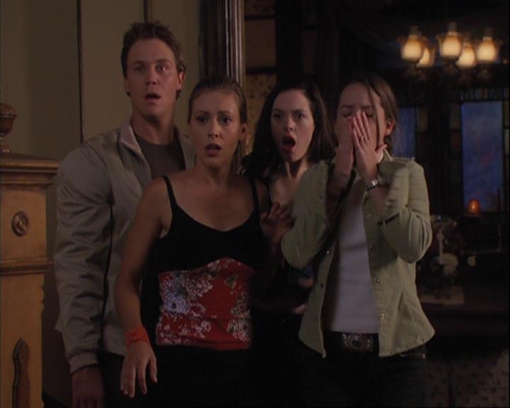 Charmed-Online_dot_net-4x01-2CharmedAgain4294.jpg