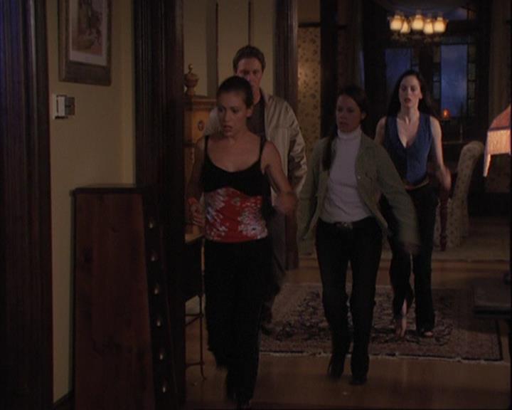 Charmed-Online_dot_net-4x01-2CharmedAgain4304.jpg