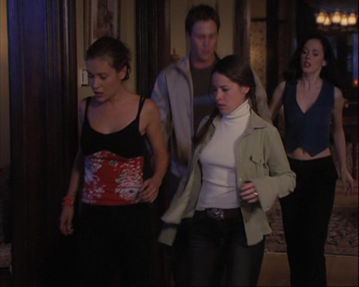 Charmed-Online_dot_net-4x01-2CharmedAgain4305.jpg