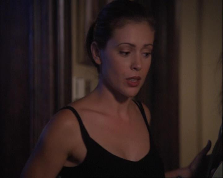 Charmed-Online_dot_net-4x01-2CharmedAgain4327.jpg