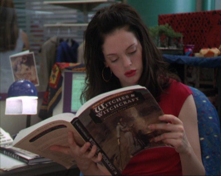 Charmed-Online_dot_net-4x03HellHathNoFury0172.jpg