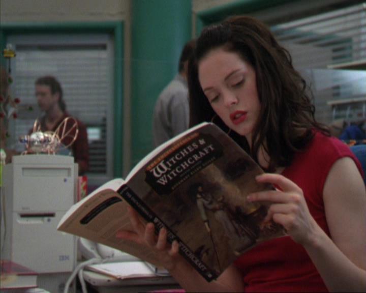Charmed-Online_dot_net-4x03HellHathNoFury0177.jpg