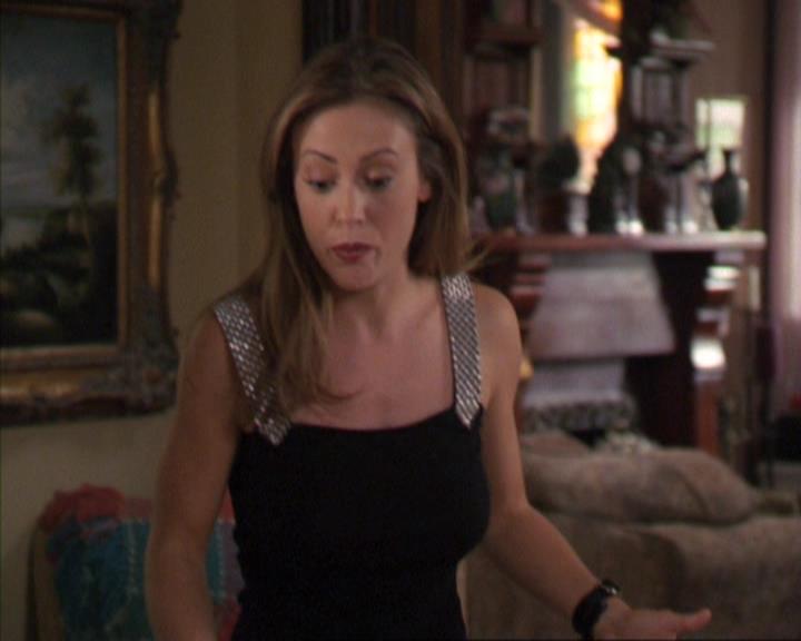 Charmed-Online_dot_net-4x03HellHathNoFury0505.jpg