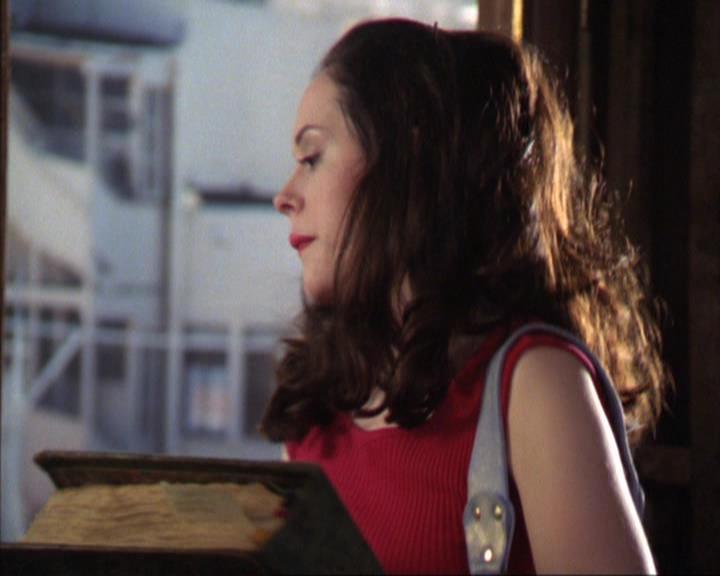 Charmed-Online_dot_net-4x03HellHathNoFury0577.jpg