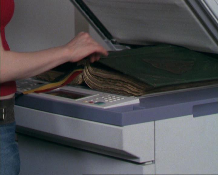 Charmed-Online_dot_net-4x03HellHathNoFury0707.jpg