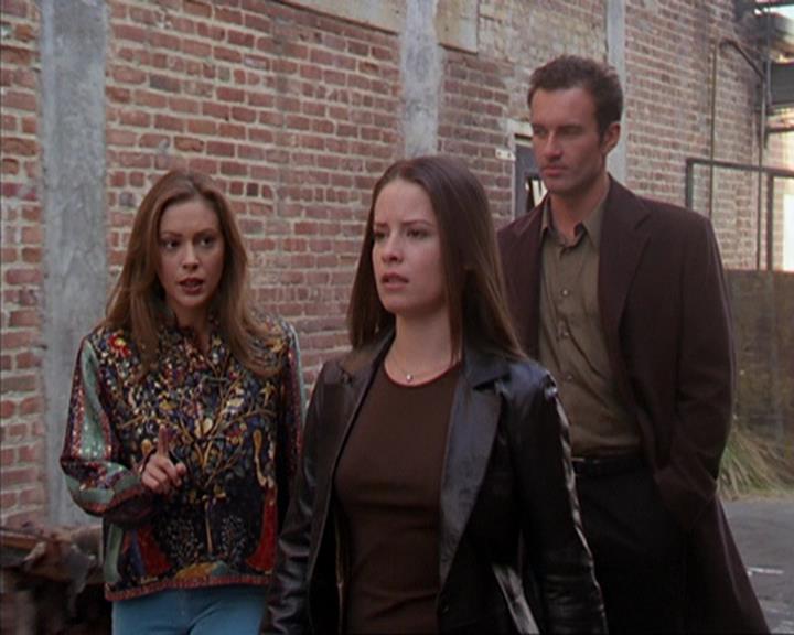 Charmed-Online_dot_net-4x03HellHathNoFury0777.jpg