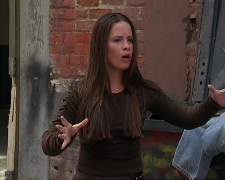 Charmed-Online_dot_net-4x03HellHathNoFury0833.jpg