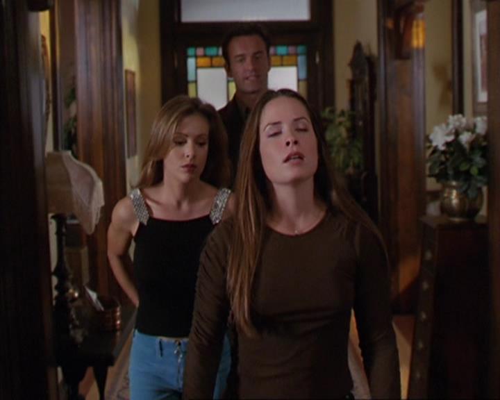 Charmed-Online_dot_net-4x03HellHathNoFury0885.jpg