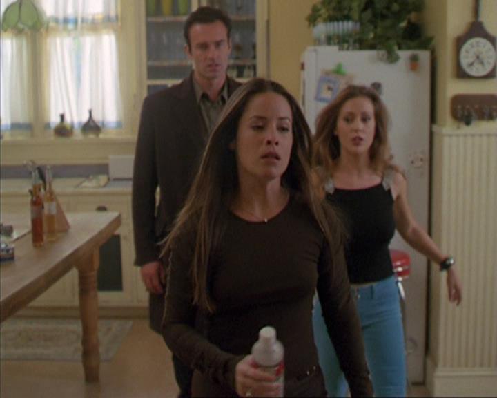 Charmed-Online_dot_net-4x03HellHathNoFury0907.jpg