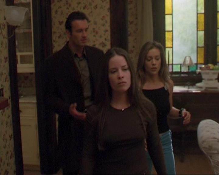 Charmed-Online_dot_net-4x03HellHathNoFury0912.jpg