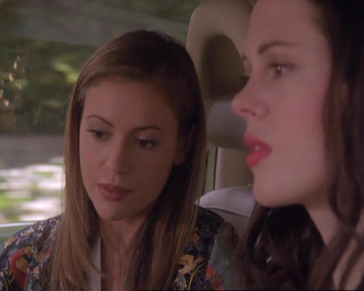 Charmed-Online_dot_net-4x03HellHathNoFury1316.jpg
