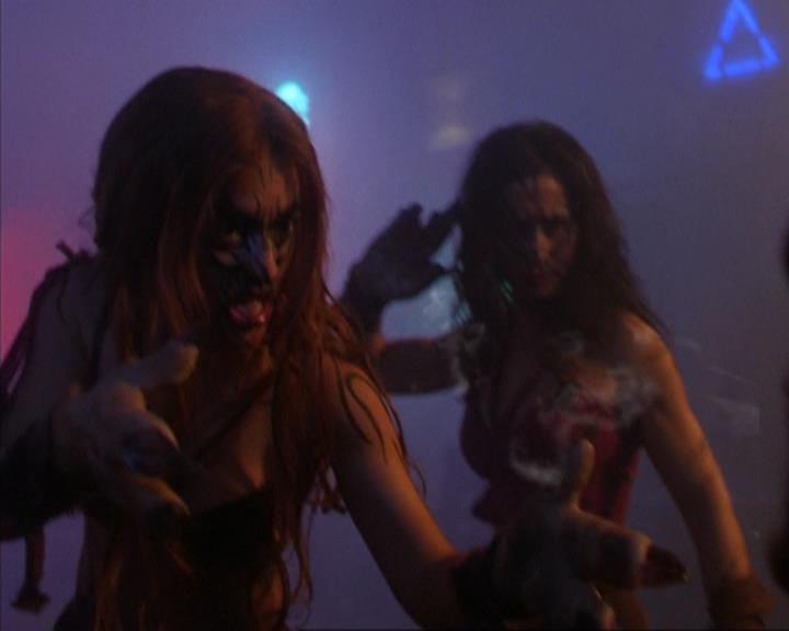 Charmed-Online_dot_net-4x03HellHathNoFury1635.jpg