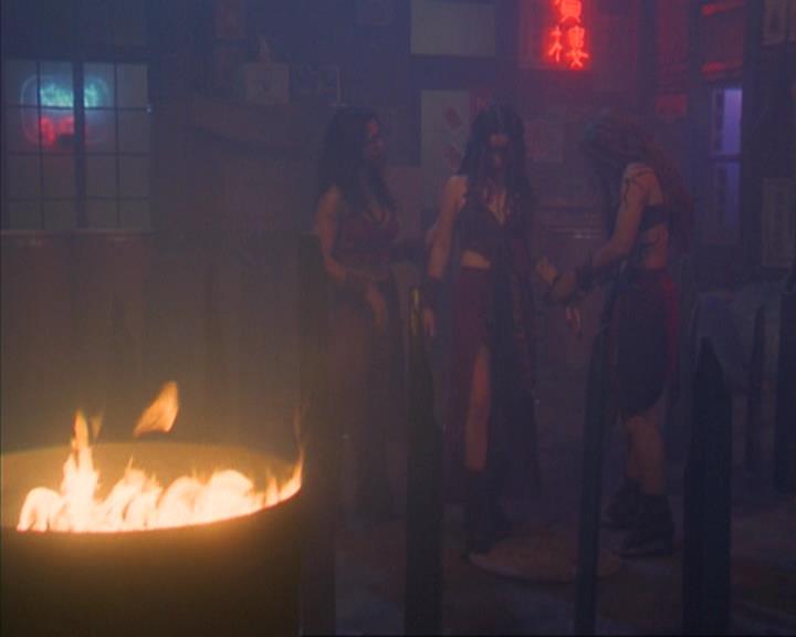 Charmed-Online_dot_net-4x03HellHathNoFury1802.jpg