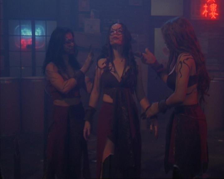 Charmed-Online_dot_net-4x03HellHathNoFury1806.jpg