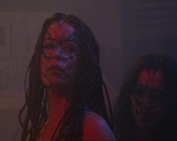 Charmed-Online_dot_net-4x03HellHathNoFury1812.jpg