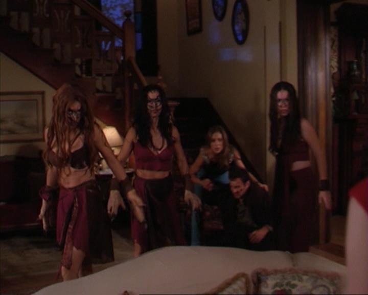 Charmed-Online_dot_net-4x03HellHathNoFury1920.jpg