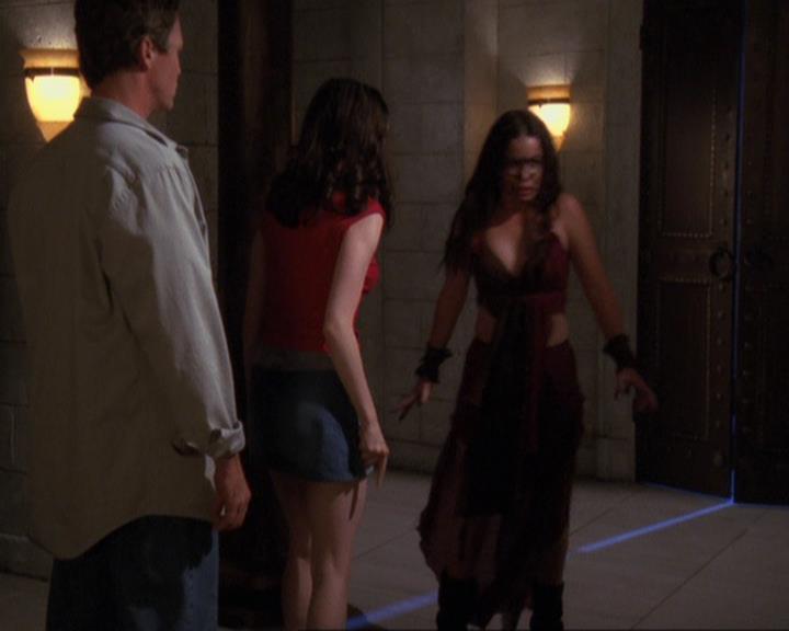 Charmed-Online_dot_net-4x03HellHathNoFury2024.jpg