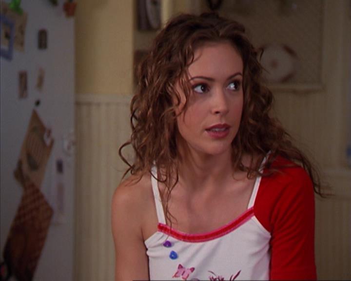 Charmed-Online_dot_net-4x03HellHathNoFury2099.jpg