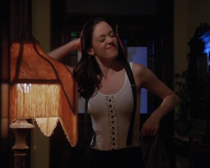 Charmed-Online_dot_net-4x04EnterTheDemon1535.jpg