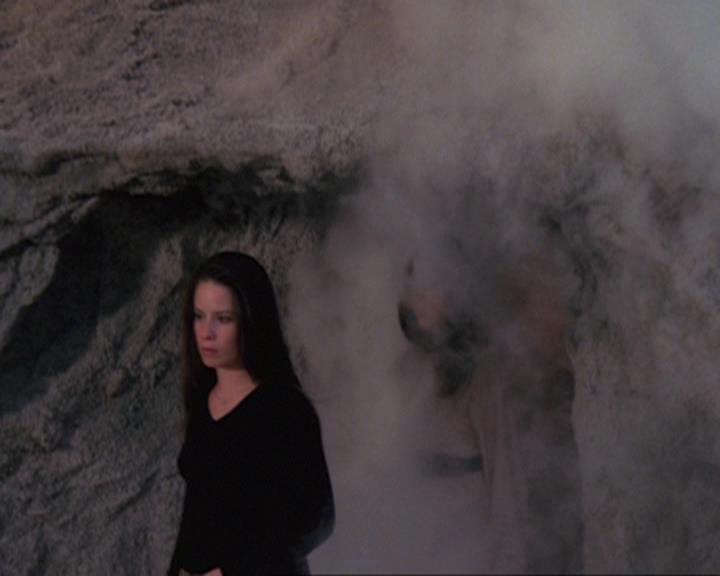 Charmed-Online_dot_net-4x04EnterTheDemon1994.jpg