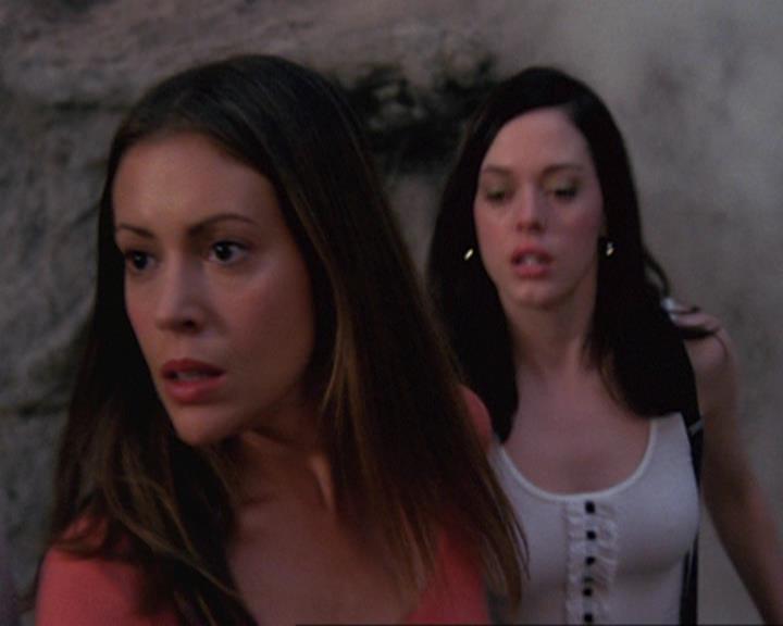 Charmed-Online_dot_net-4x04EnterTheDemon2005.jpg