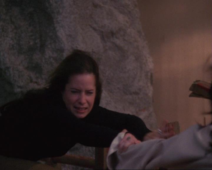 Charmed-Online_dot_net-4x04EnterTheDemon2030.jpg
