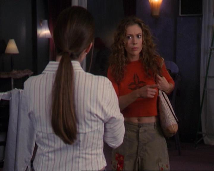 Charmed-Online-dot-net_405SizeMatters0033.jpg