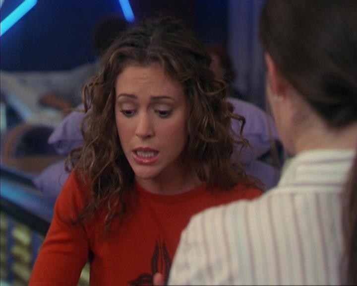 Charmed-Online-dot-net_405SizeMatters0072.jpg