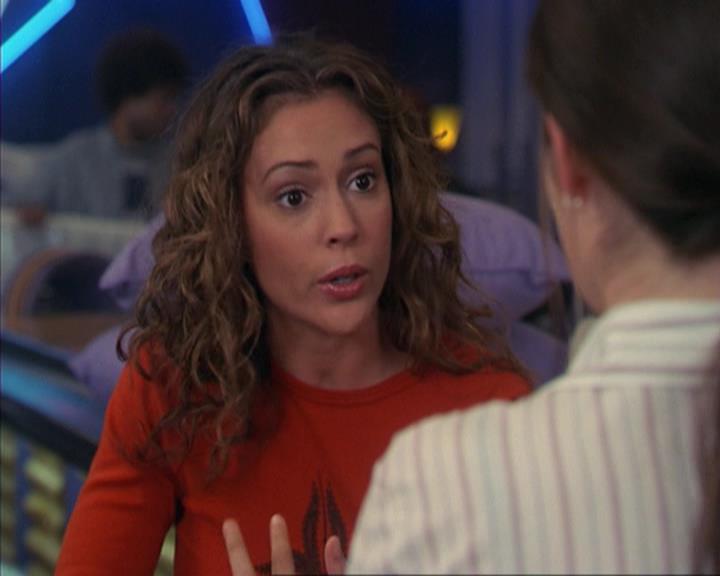 Charmed-Online-dot-net_405SizeMatters0074.jpg