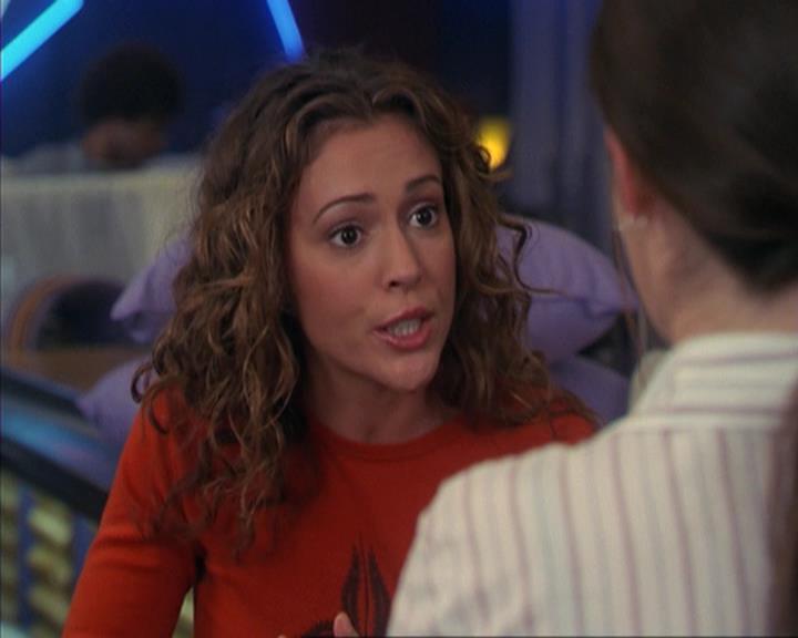 Charmed-Online-dot-net_405SizeMatters0075.jpg