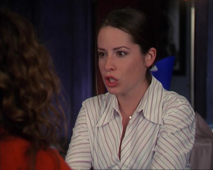 Charmed-Online-dot-net_405SizeMatters0078.jpg